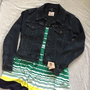 nwt levi’s dark denim trucker jacket